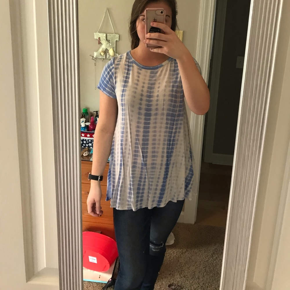 Blue and white patterned Tee